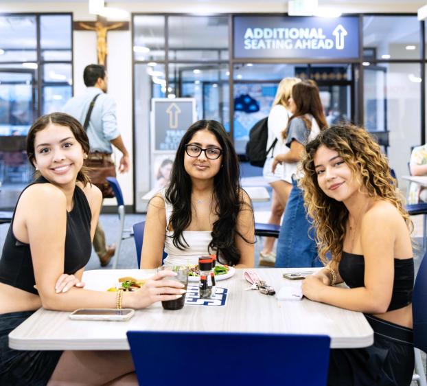 Students eating in Soco