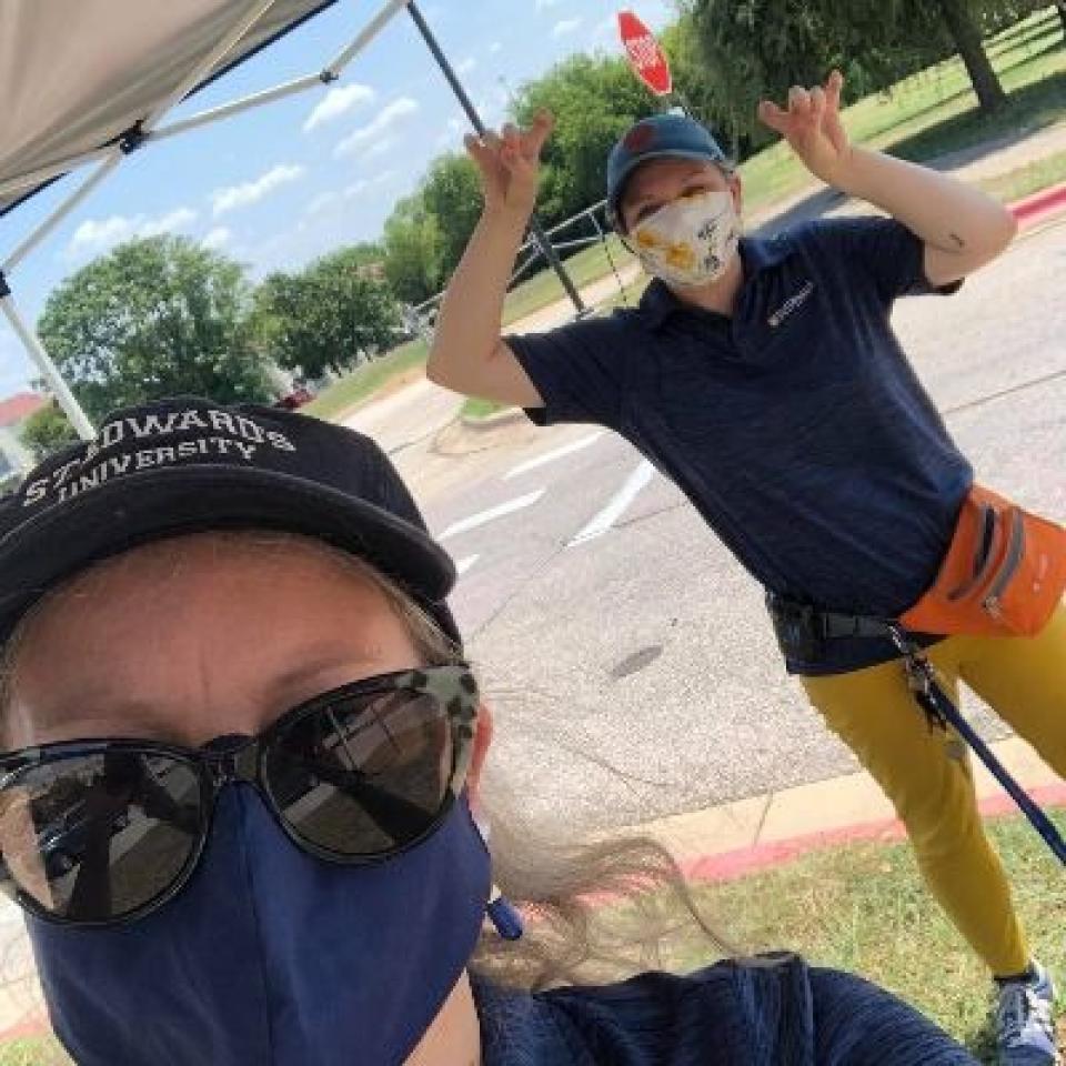 Lisa Kirkpatrick and Jacie Minnick wear face masks and take a selfie.