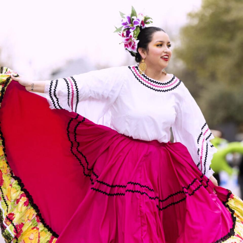 folklorico dancer