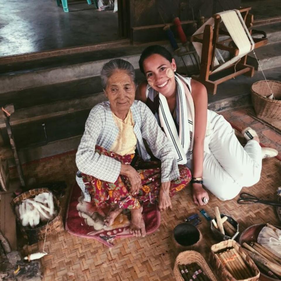 A woman and Aida Domingo take a photo together.