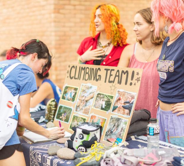 Students learning more about LiveWellSEU