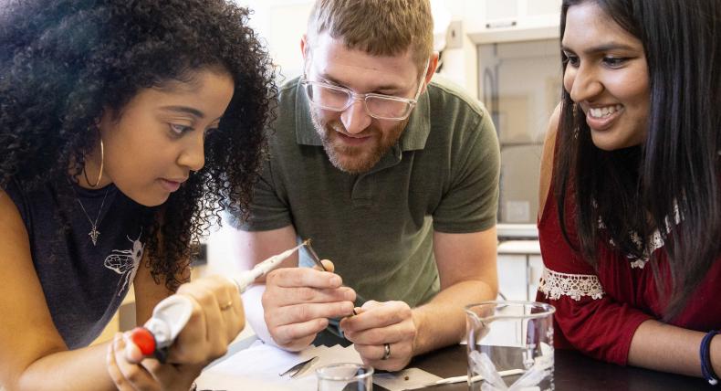 Kia Baeza and other students working on a lab experiment 